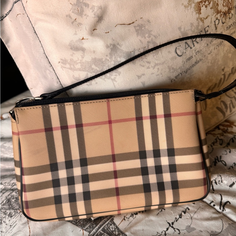 Burberry Tan Clutch with Iconic Plaid Design - Picture 2 of 8